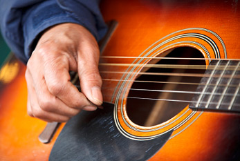 Les joueurs de guitare au cours de la Fête de la musique.