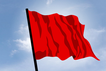 Le drapeau rouge comme un signe du mouvement ouvrier.