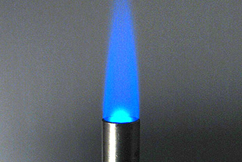 Bec Bunsen avec une flamme bleue.