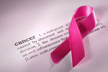 Le ruban rose en signe de solidarité avec les malades du cancer et l'Encyclopédie sur le terme "cancer".