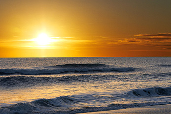 Lever de soleil sur la mer.